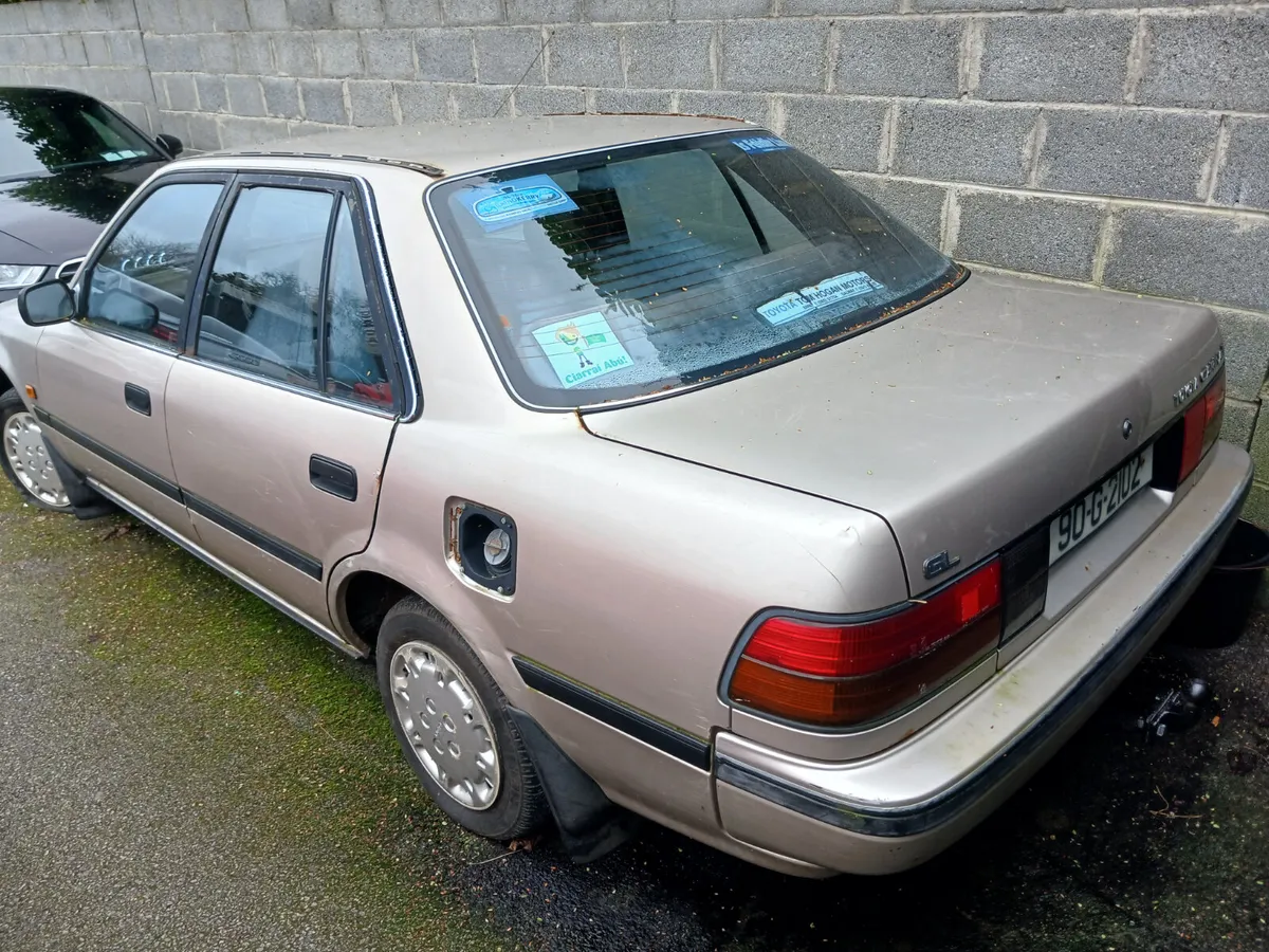 1990 TOYOTA CARINA II SALOON - Image 2