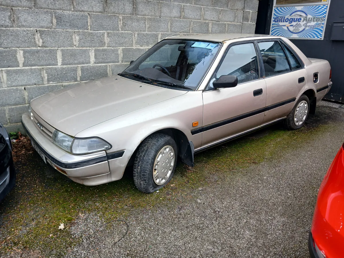 1990 TOYOTA CARINA II SALOON - Image 1