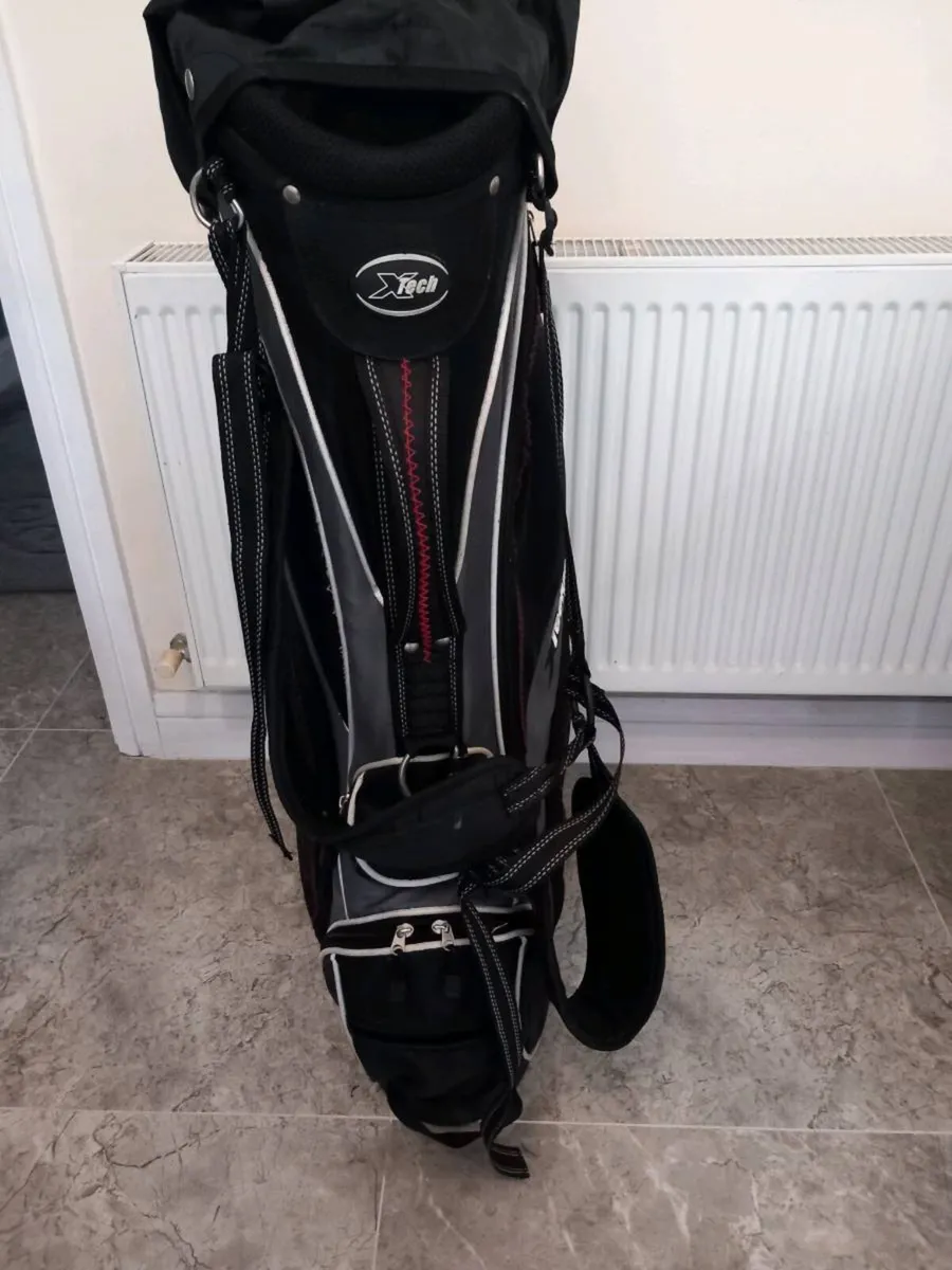 Xteck golf bag with stand. - Image 3