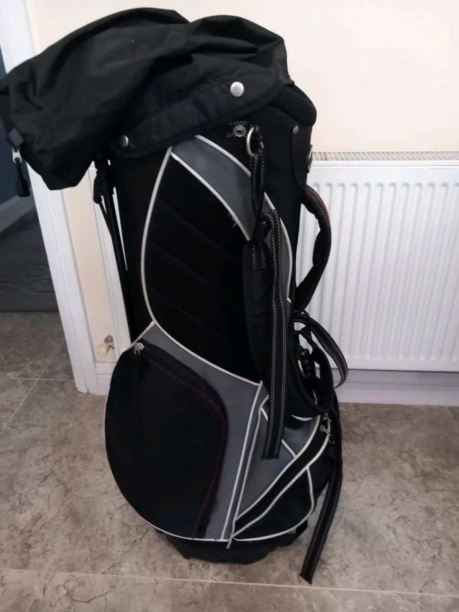 Xteck golf bag with stand. - Image 4