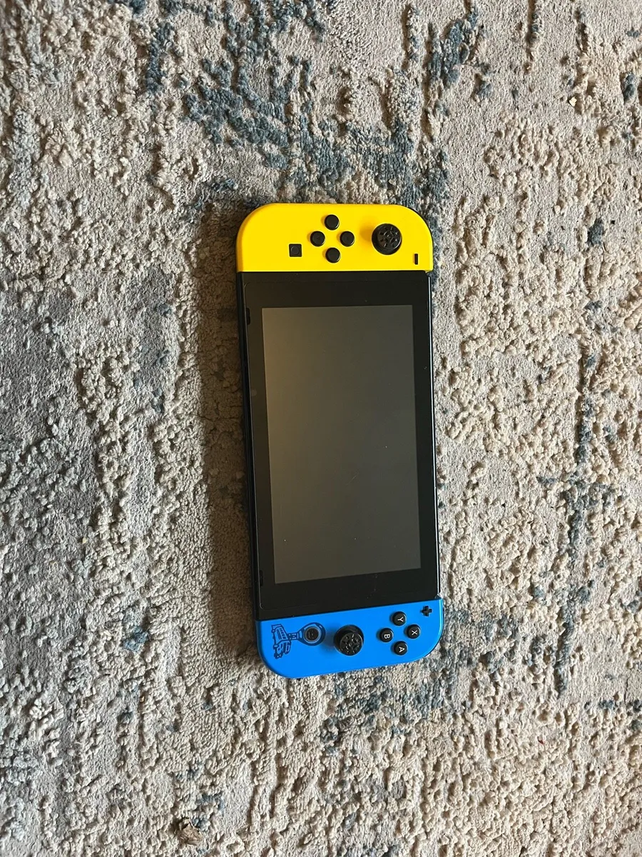 Nintendo switch Fortnite edition - Image 2