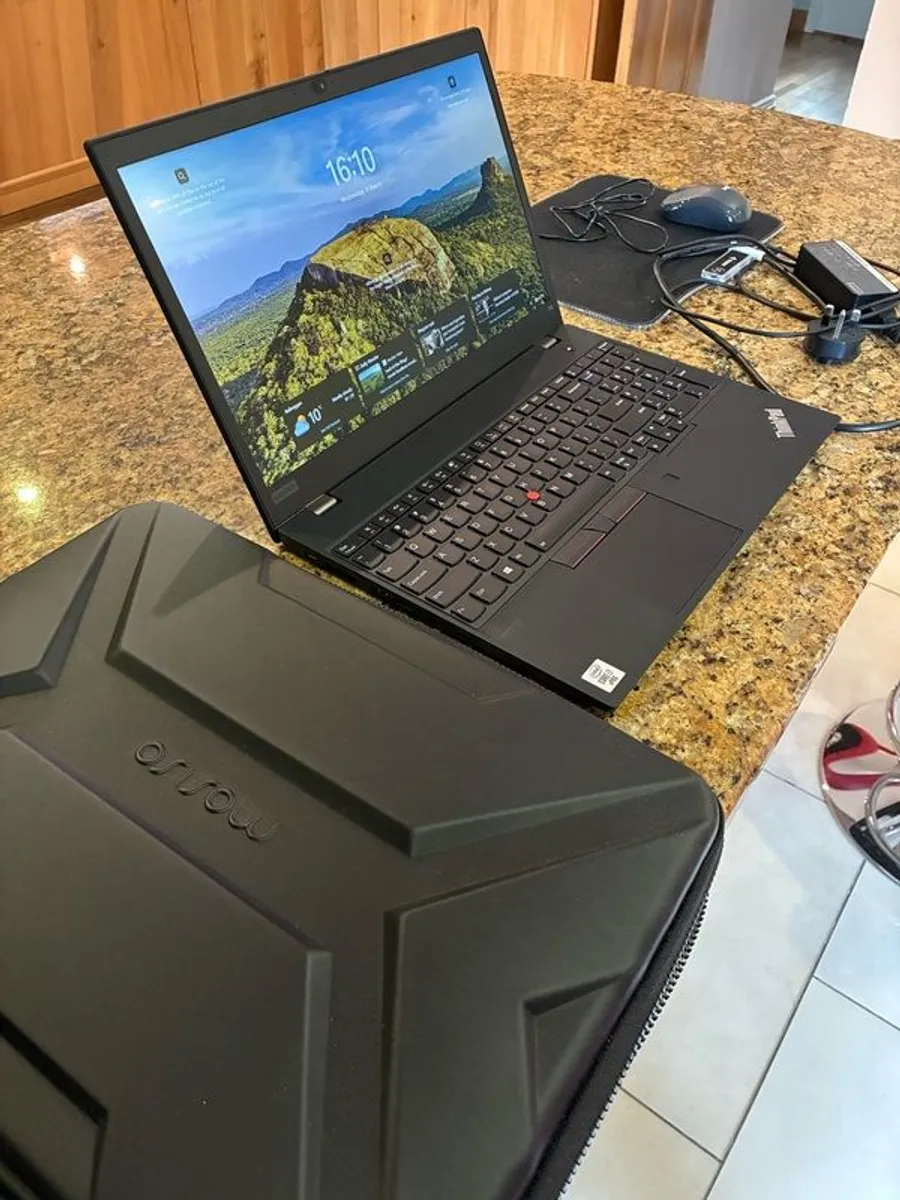 Lenovo ThinkPad T15 32GB Ram 15 inch Bundle - Image 1