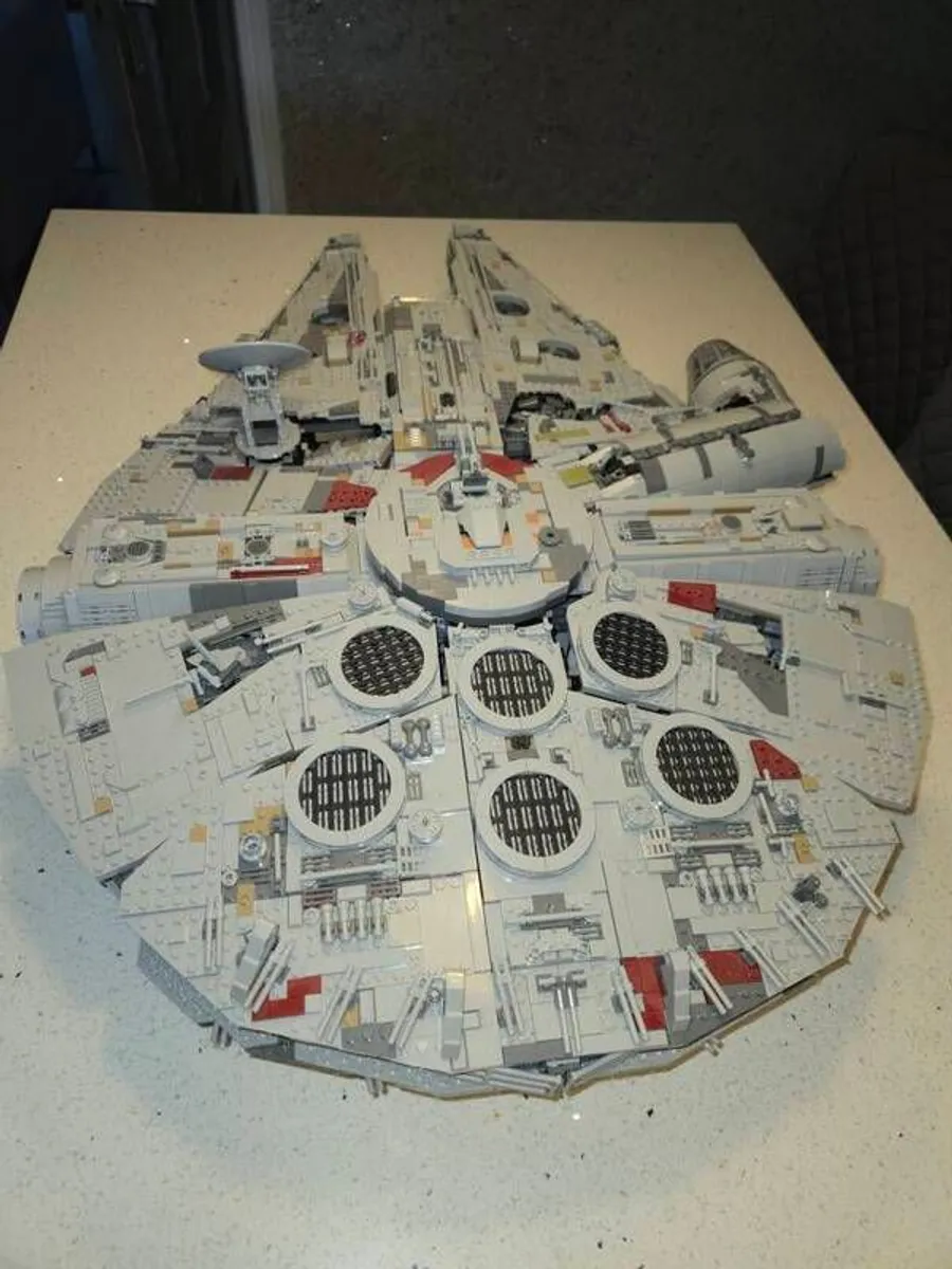 75192 Lego UCS Millenium Falcon - Image 4