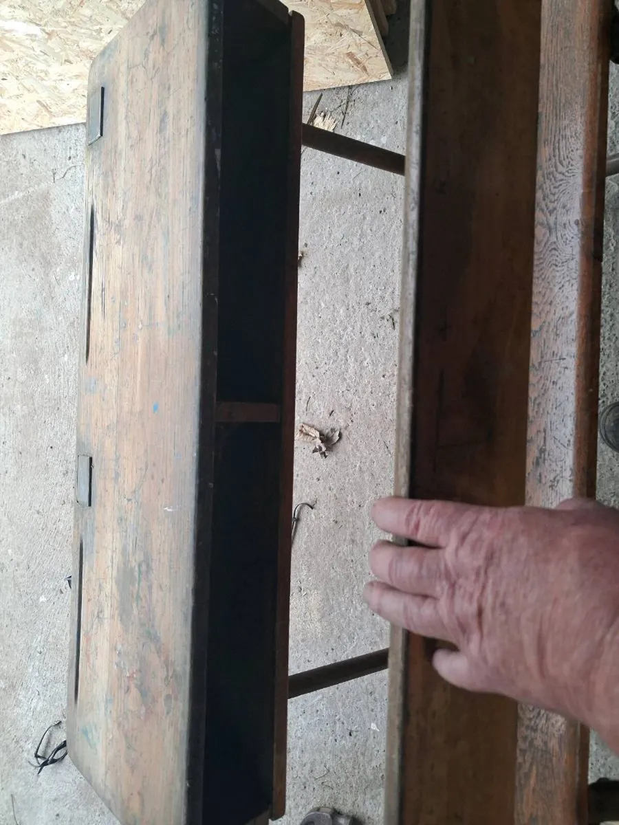 Old school desk - Image 2