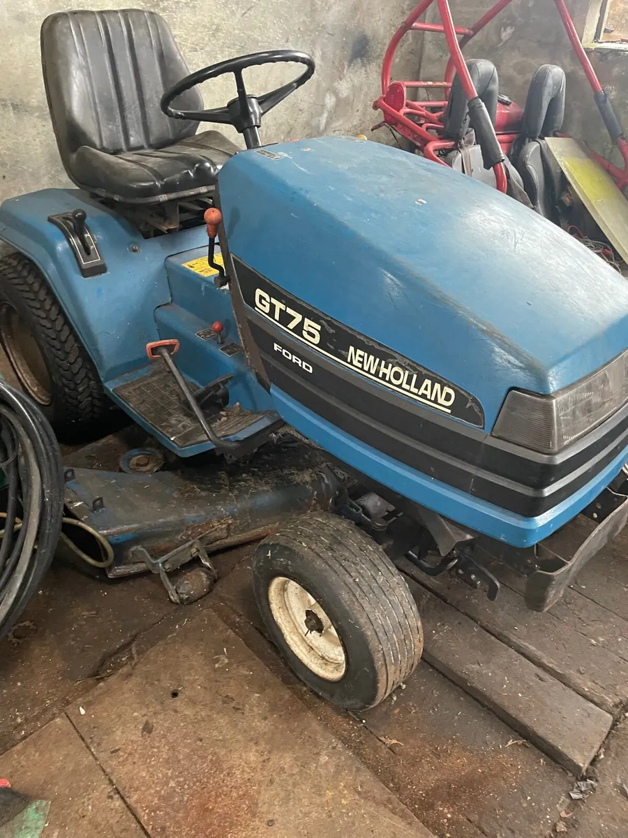 Tractor lawnmower - Image 1