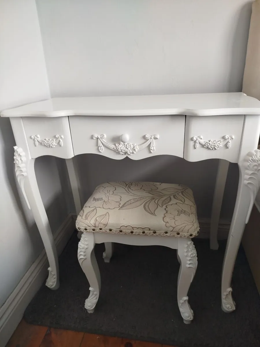 Girls dressing table and stool