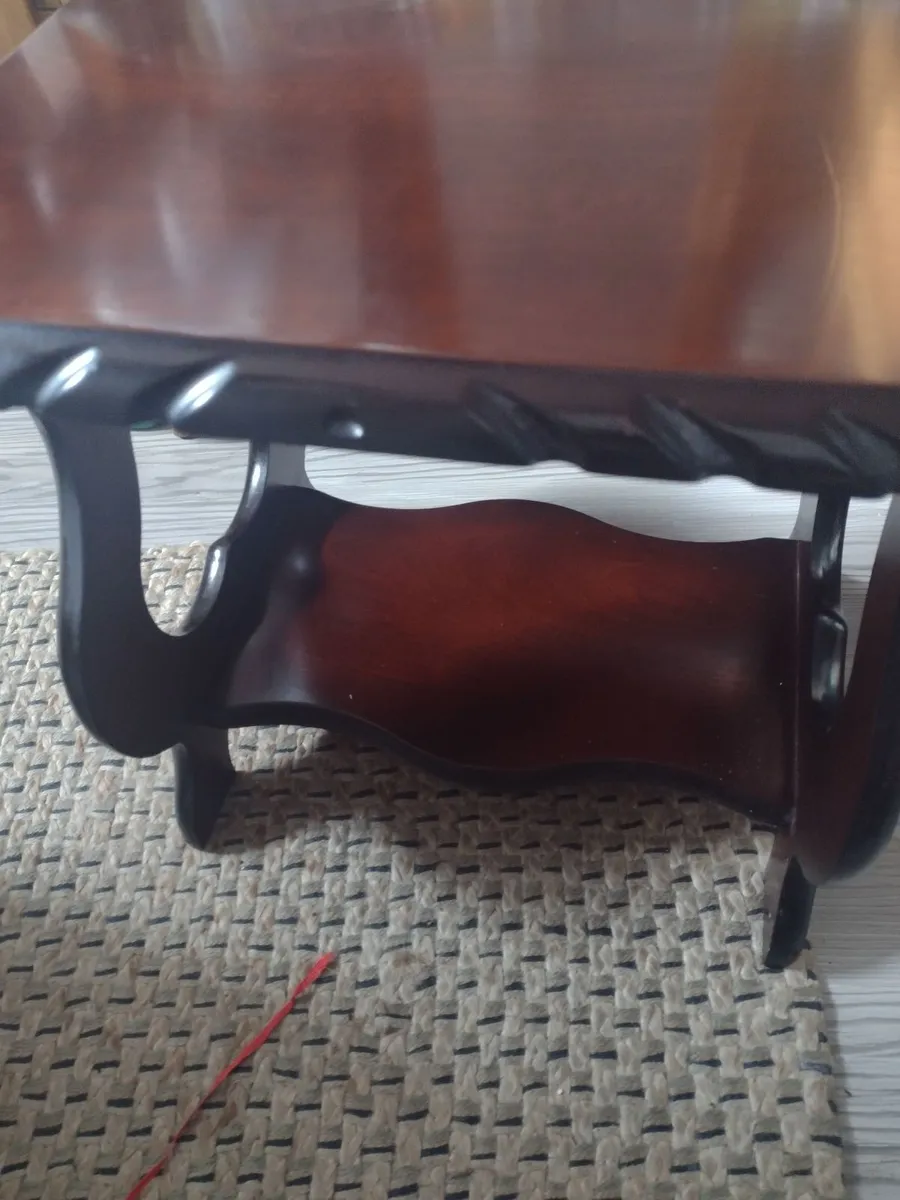 Beautiful  mahogany side table with shelf - Image 1