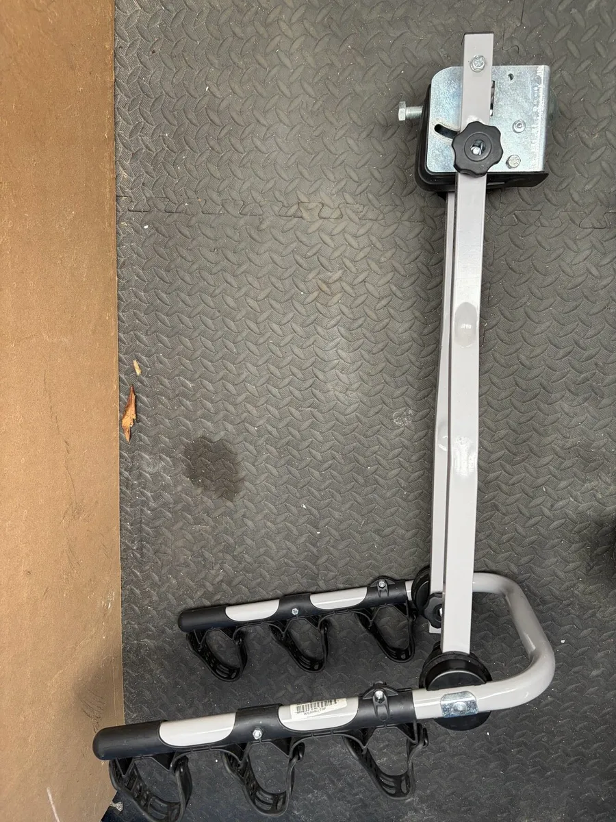 Peruzzo towbar mounted 3 bike carrier. - Image 3