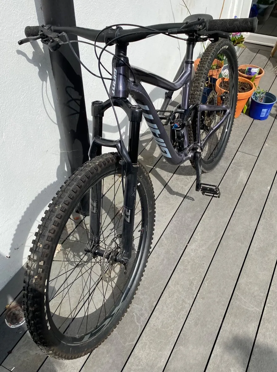 Mountain bike Giant Trance 2022 - Image 1