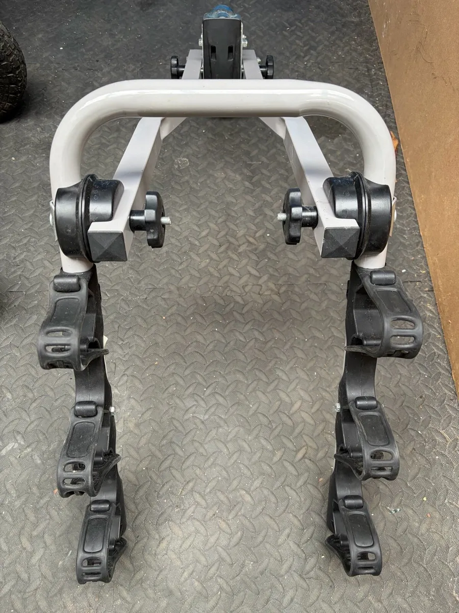 Peruzzo towbar mounted 3 bike carrier. - Image 4