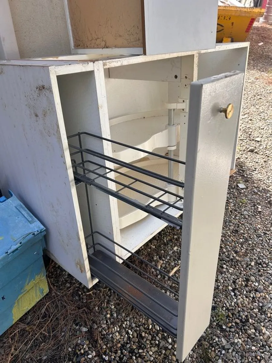 Kitchen cabinets - Image 2