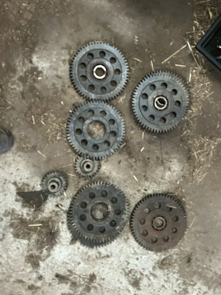 John Deere 630 more parts - Image 2