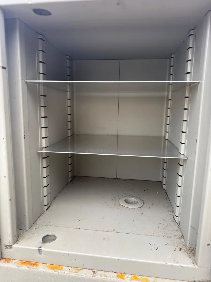 Reclaimed Chubb safe with key - Image 3