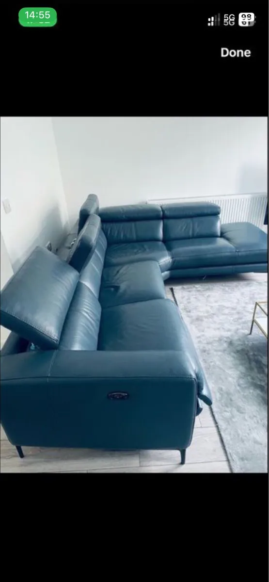 Stylish corner sofa with electric recliner - Image 3