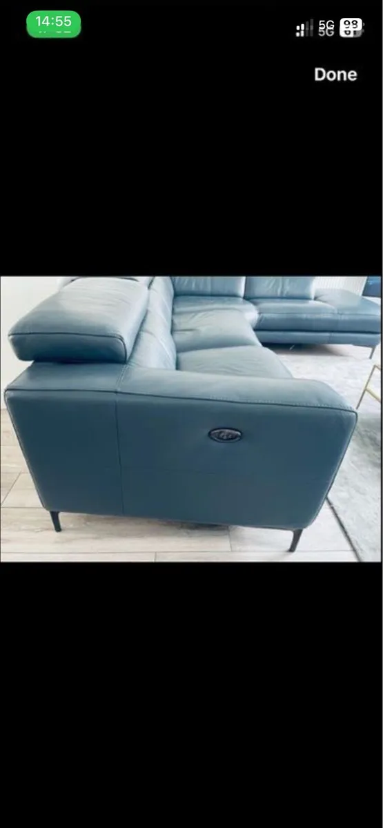 Stylish corner sofa with electric recliner - Image 4