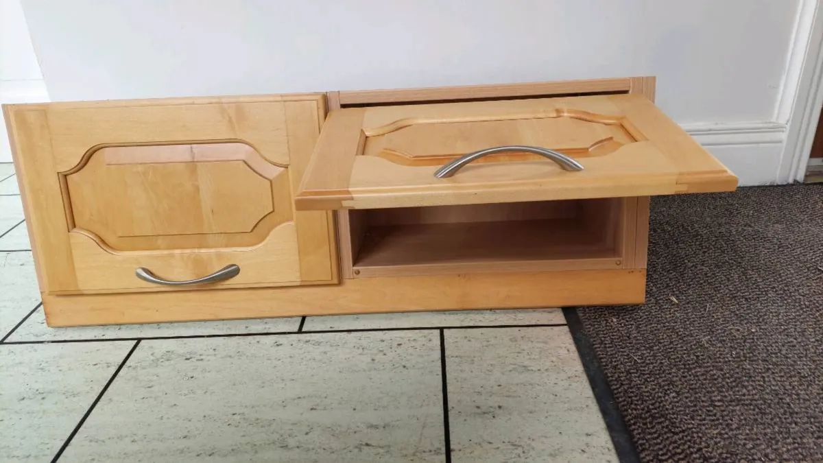 Assorted Maple Shaker Kitchen doors and units - Image 3