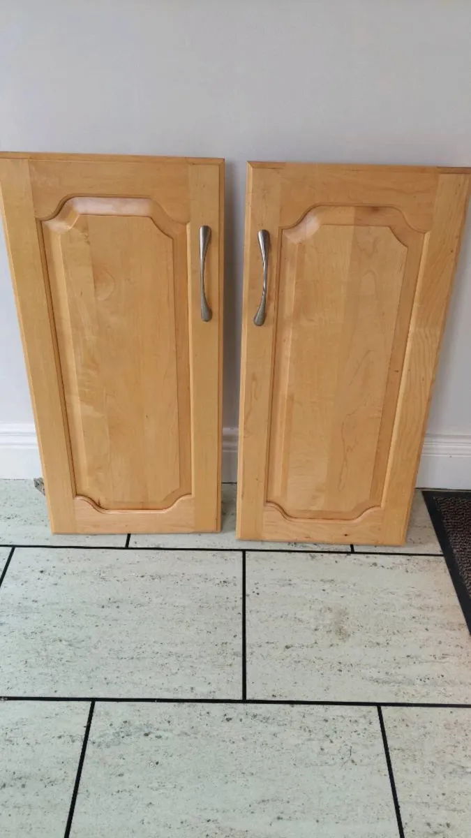 Assorted Maple Shaker Kitchen doors and units - Image 4