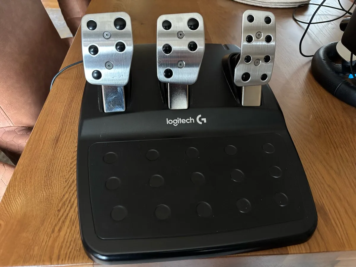 Logitech G29 steering wheel and pedals set - Image 3