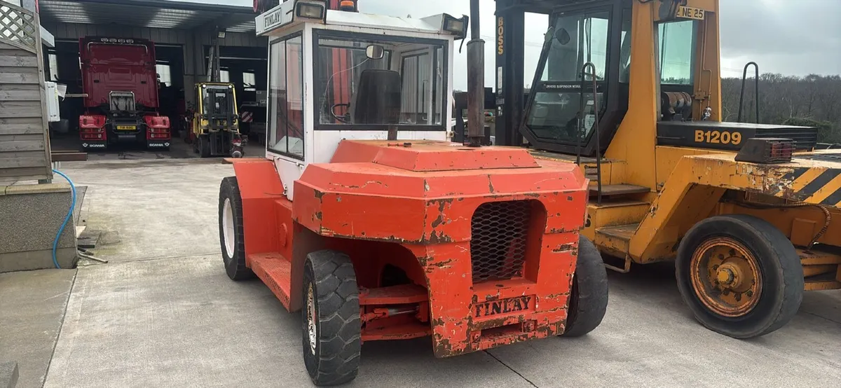 7 ton Finlay and 12 ton boss forklifts - Image 3