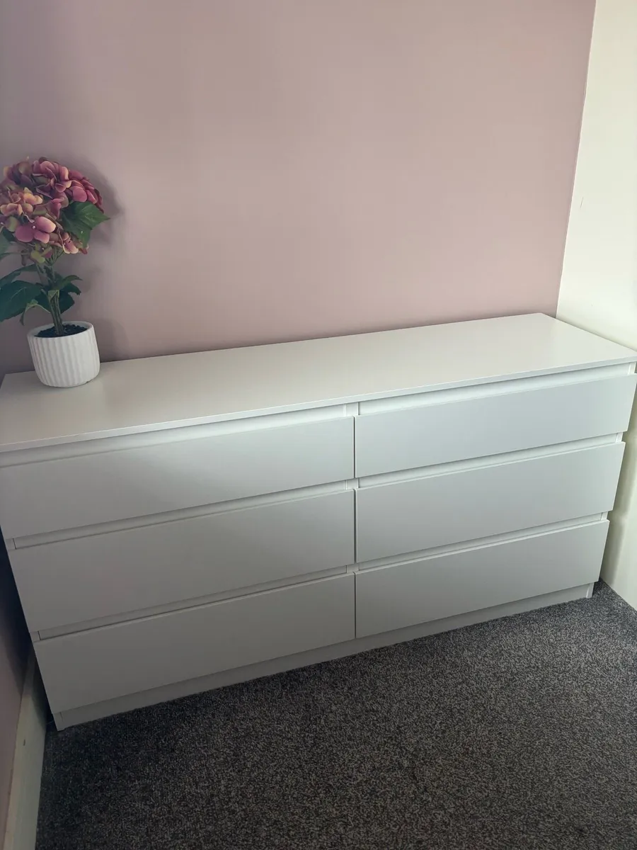 Large chest of drawers - Image 1