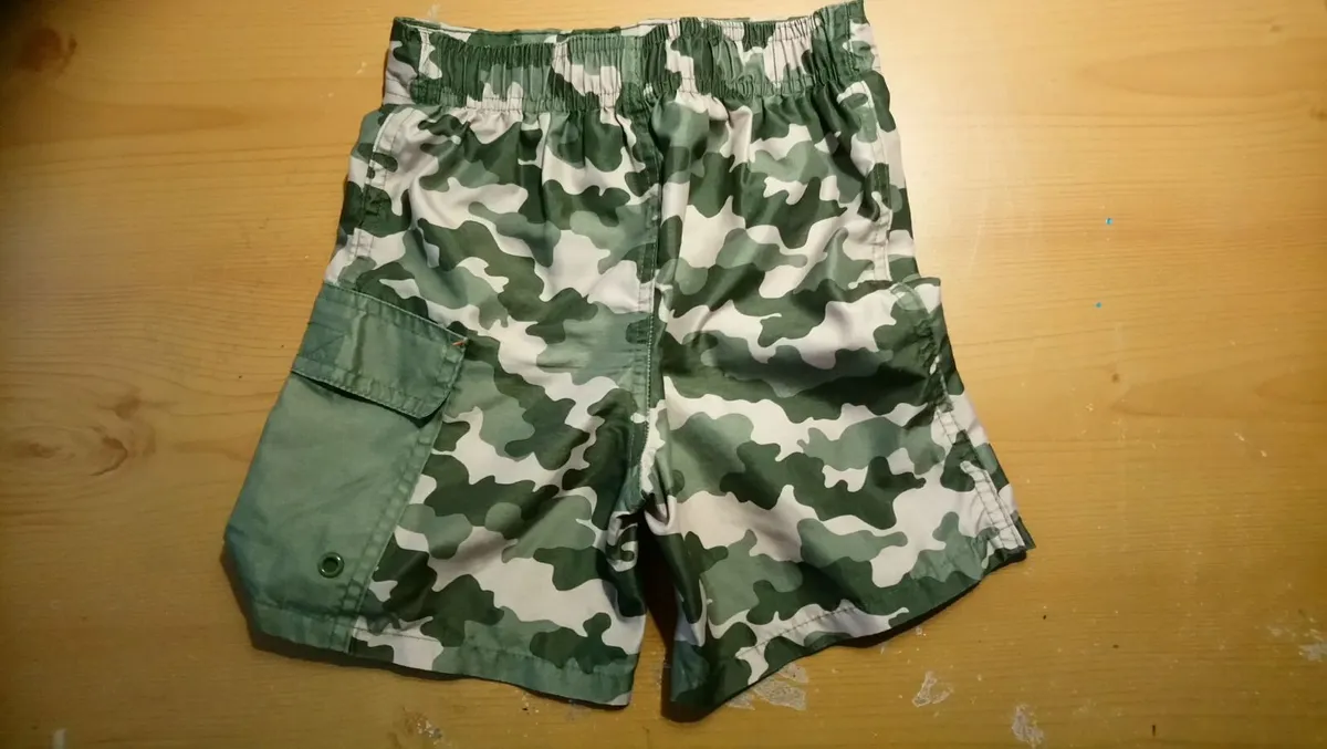 Army camo boys shorts - age 5 toddler beach pants - Image 2
