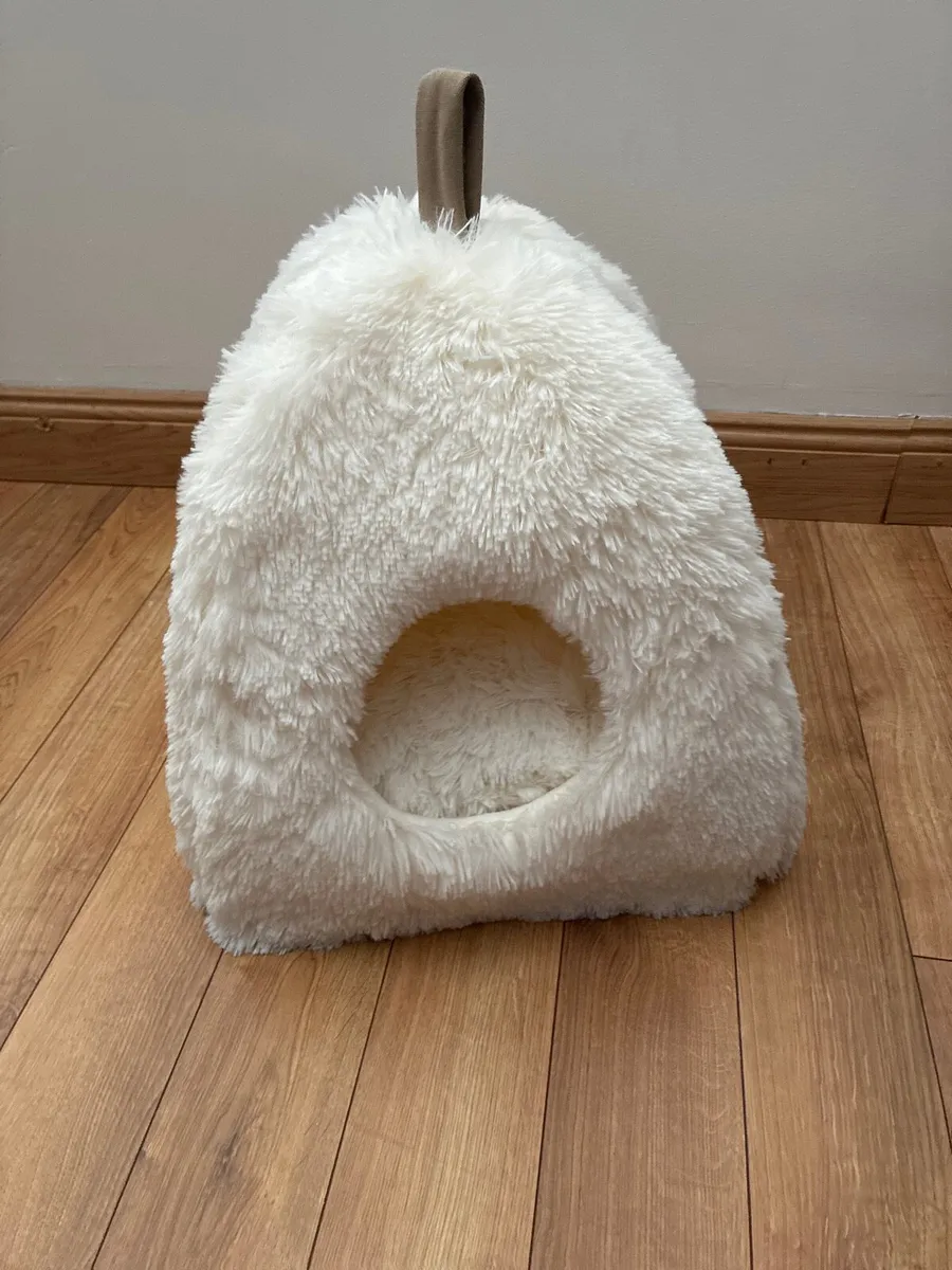 Cat cave /bed never used,