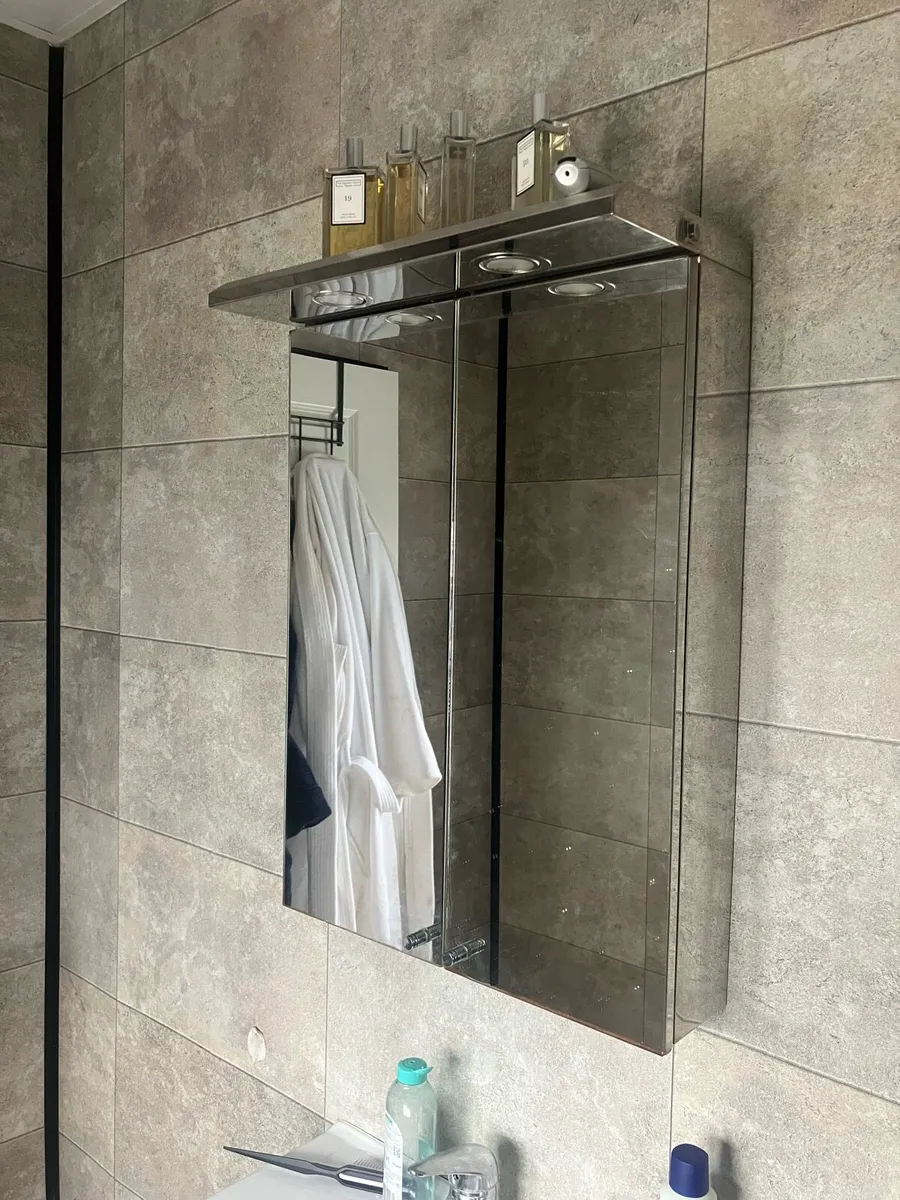Bathroom mirror - Image 1