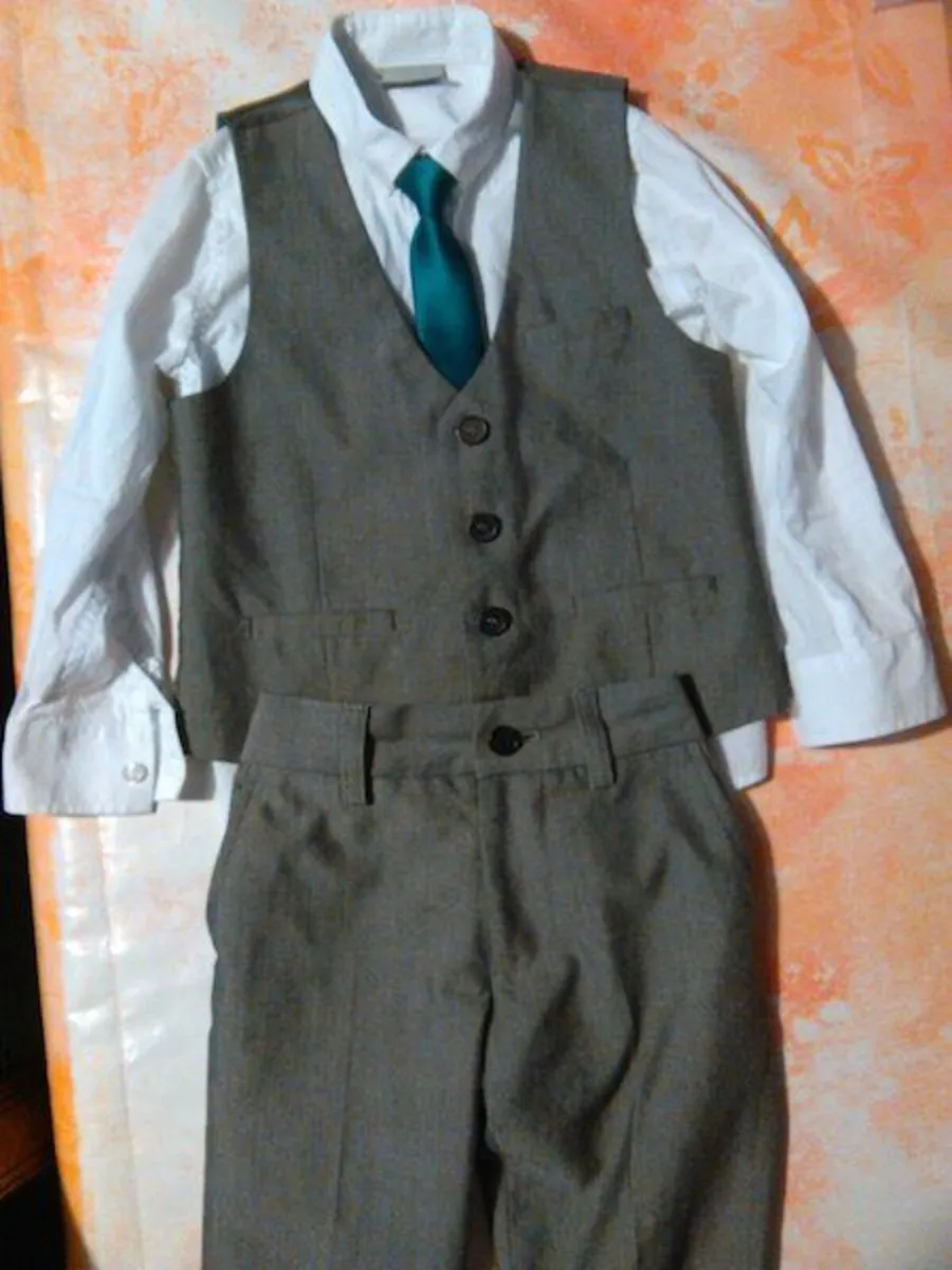 Next Signature boy communion suit size 4-5 years - Image 3