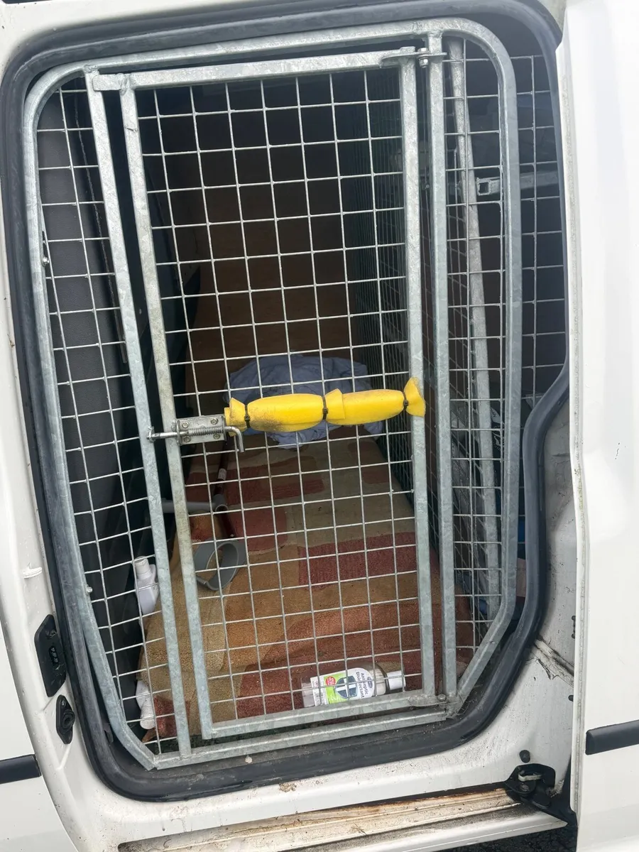 Volkswagen Caddy 2011 - Image 2