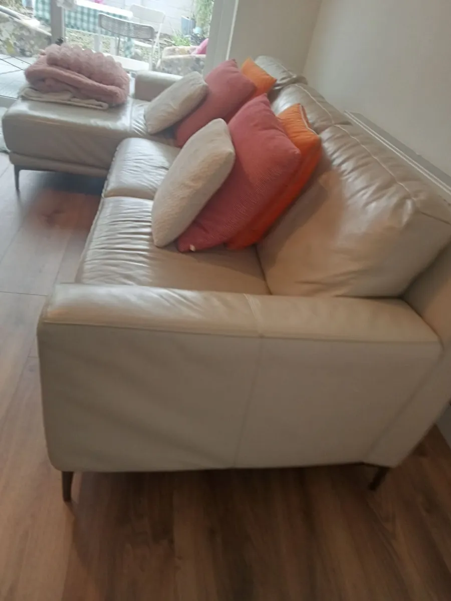 Butter leather sofa with eight chaise longue - Image 1