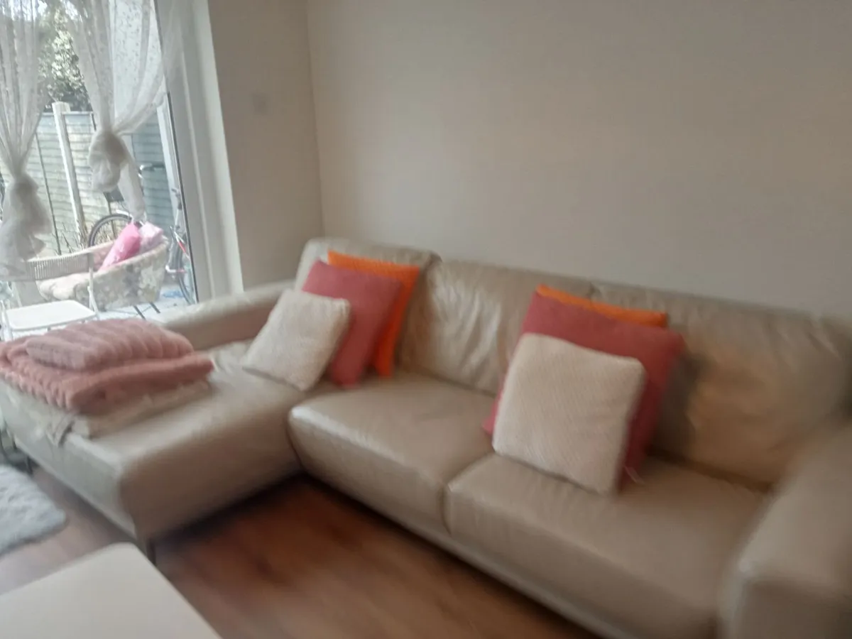 Butter leather sofa with eight chaise longue - Image 4