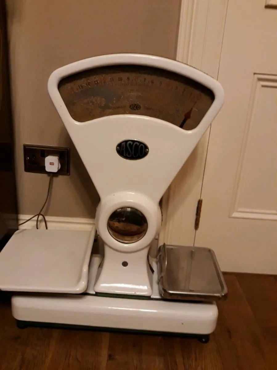 Antique weighing scales - Image 1