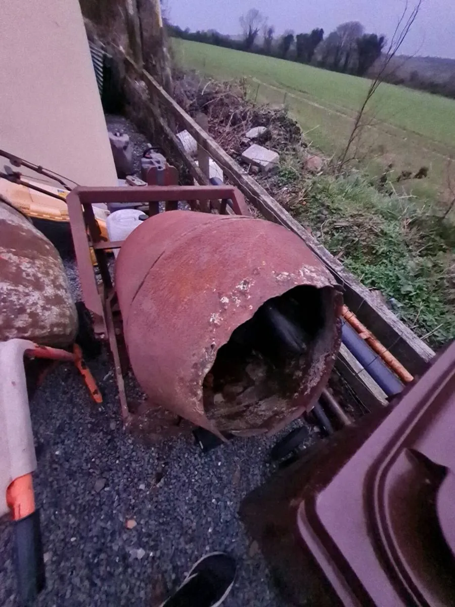 Cement mixer - Image 1