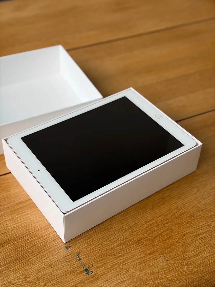 Apple iPad 32gb WiFi(Gen6). Blush Gold - Image 2