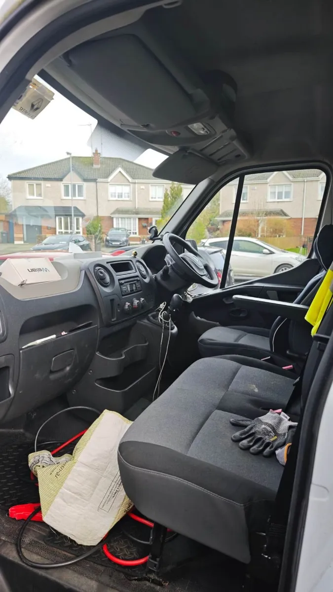 Renault Master 2017 commercial - Image 2