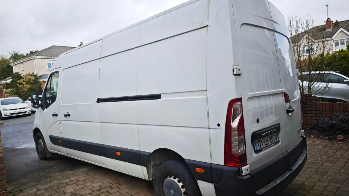 Renault Master 2017 commercial - Image 4