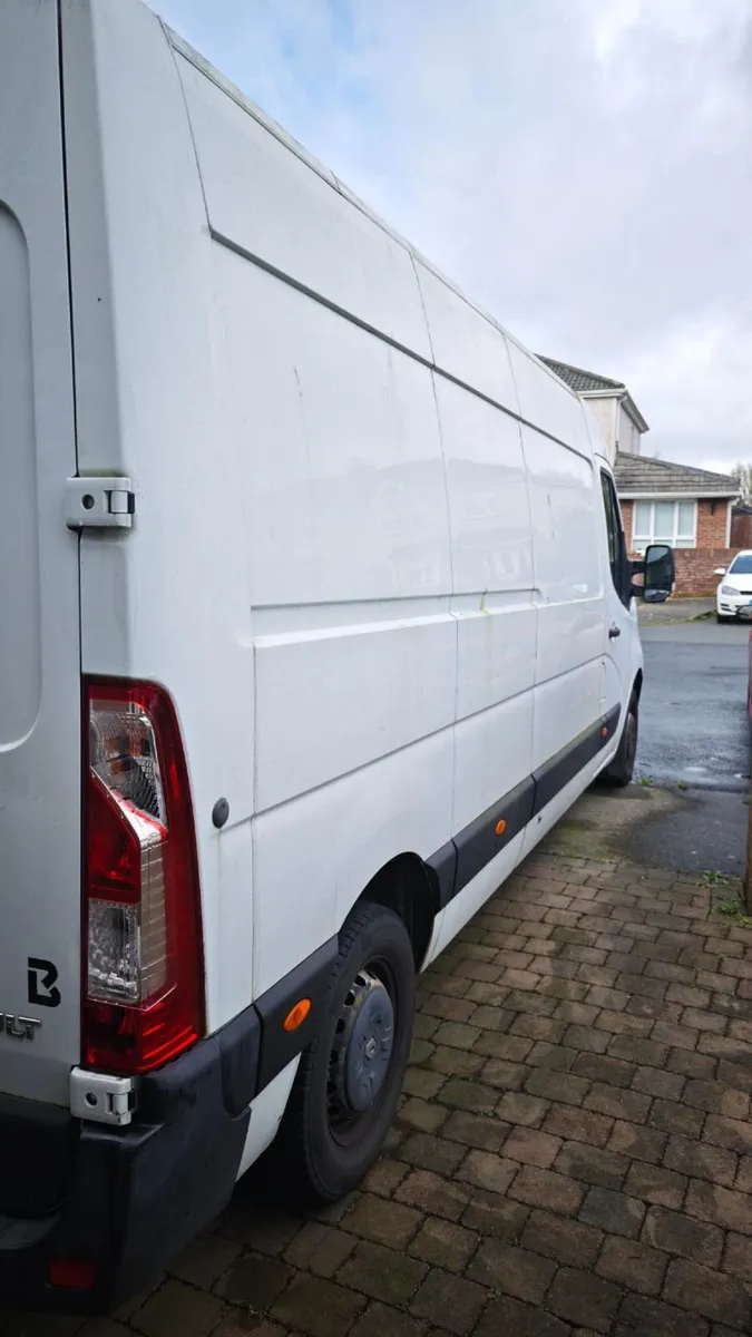 renault master van commercial - Image 4