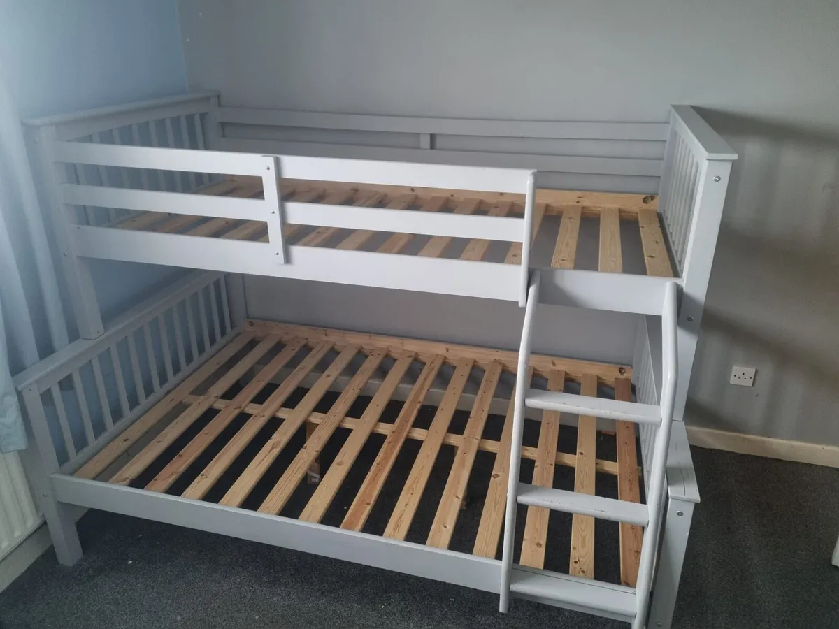 Triple Bunk bed - Image 1