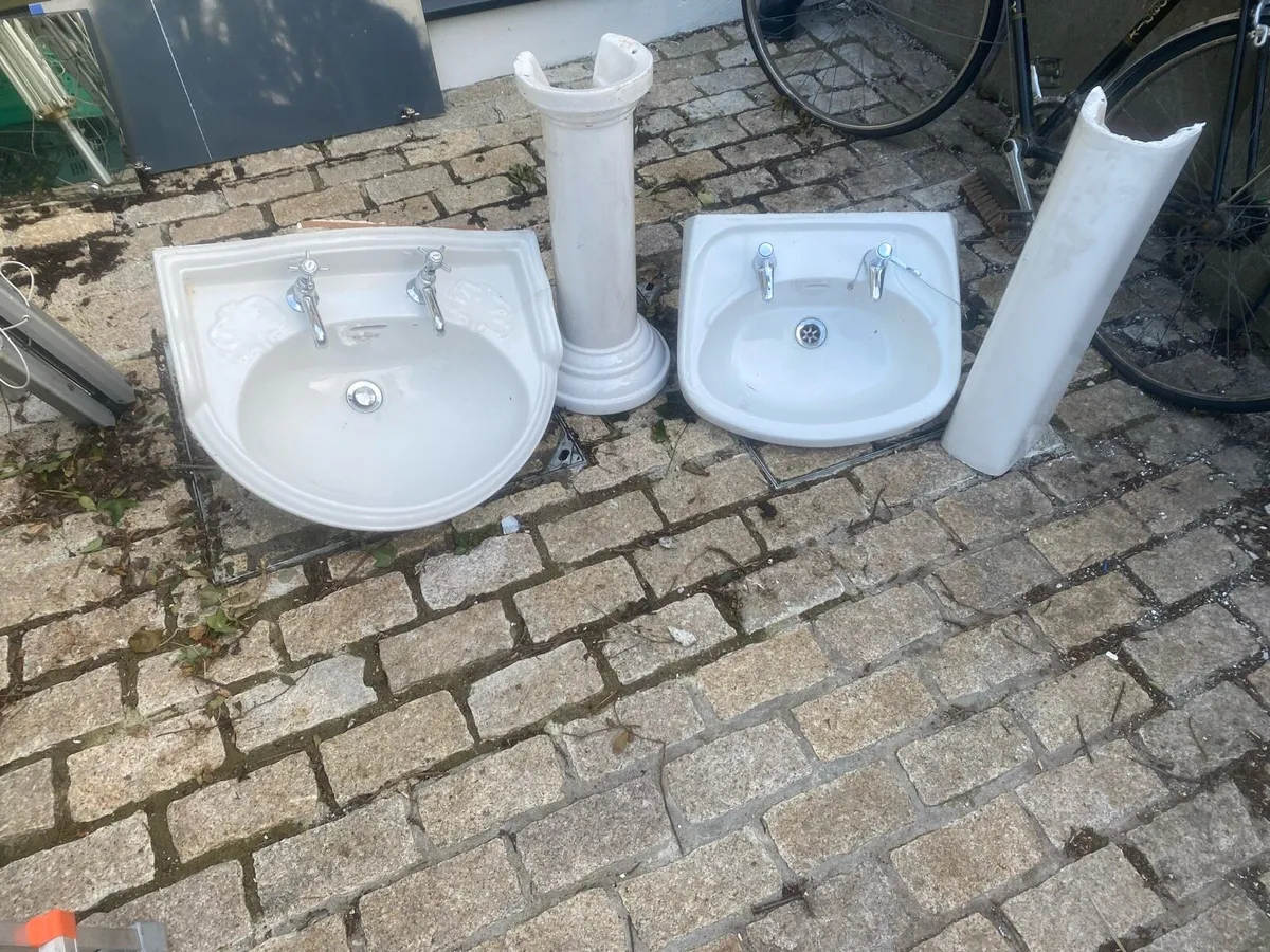 Bathroom fixtures - Image 2