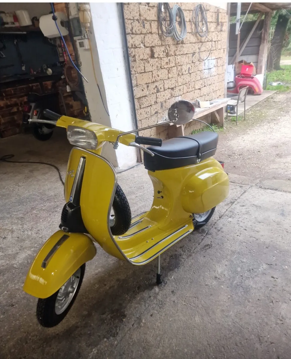 Vespa 50 - Image 1