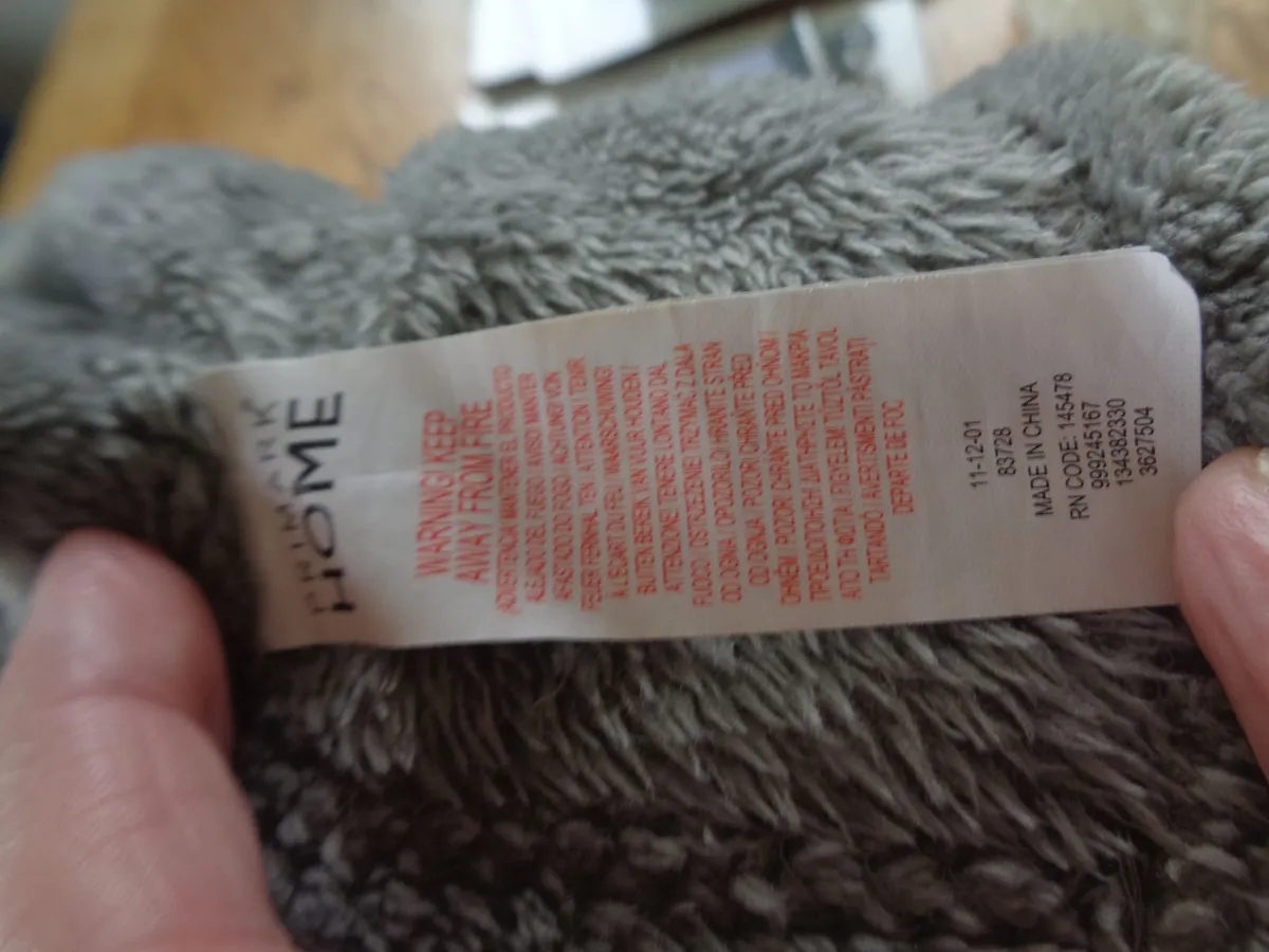 Luxurious Lightweight Fleece Throw Blanket - Image 2