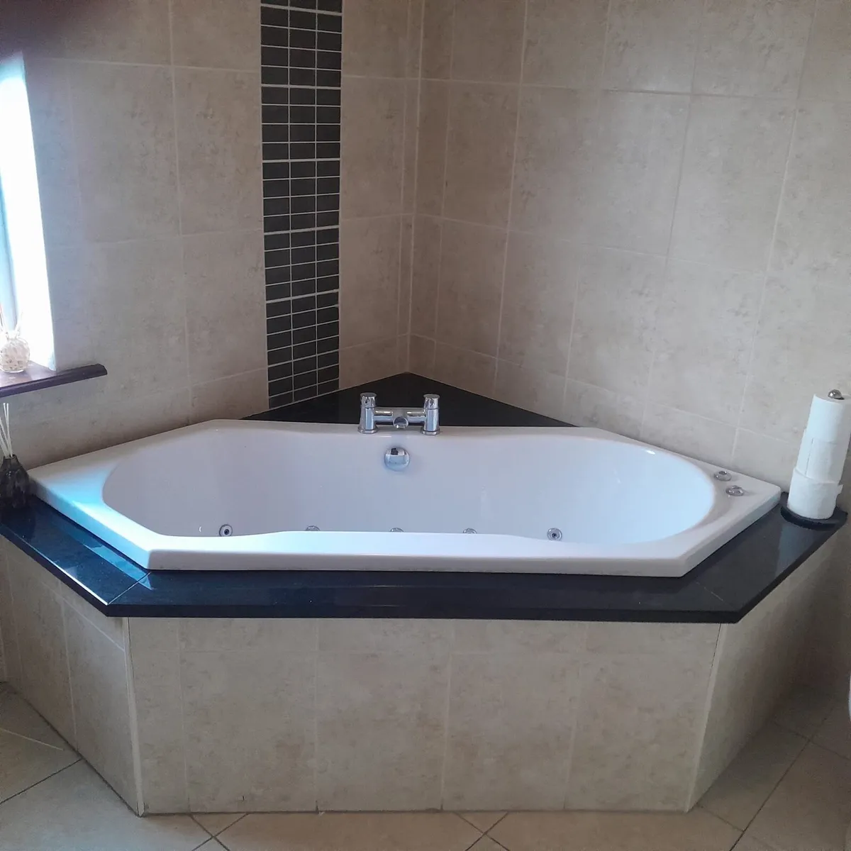 Bathroom suite - Image 1