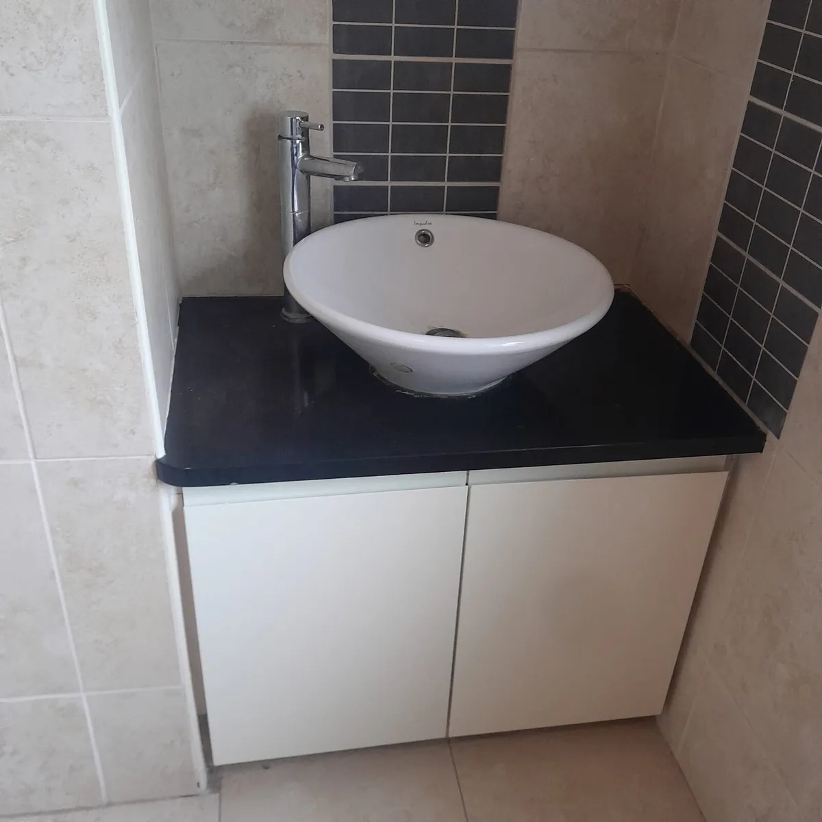 Bathroom suite - Image 3