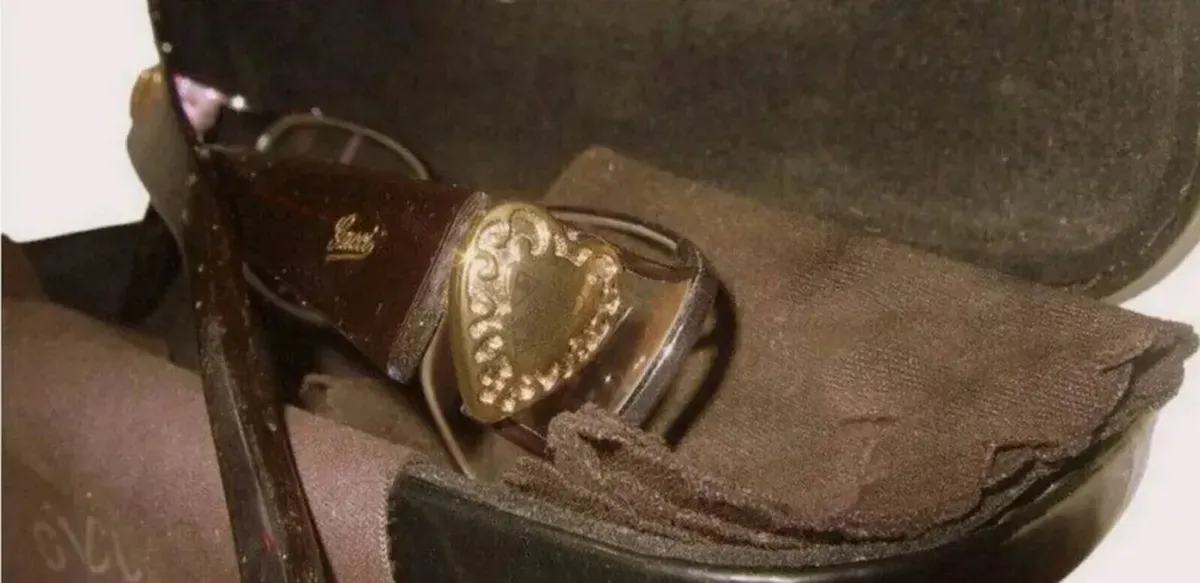 Authentic Gucci Reading Glasses/As New - Image 3