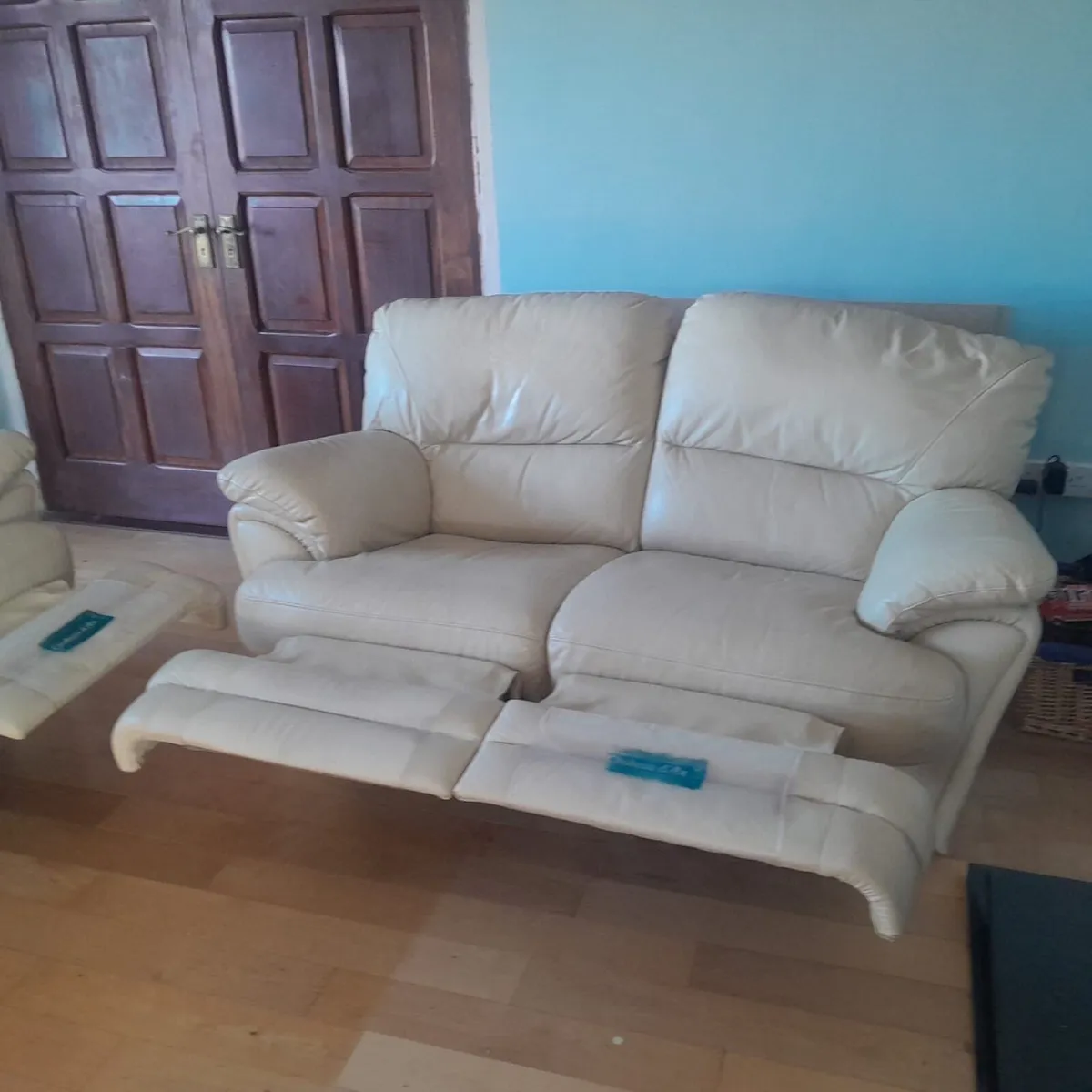 Suite of furniture - Image 2