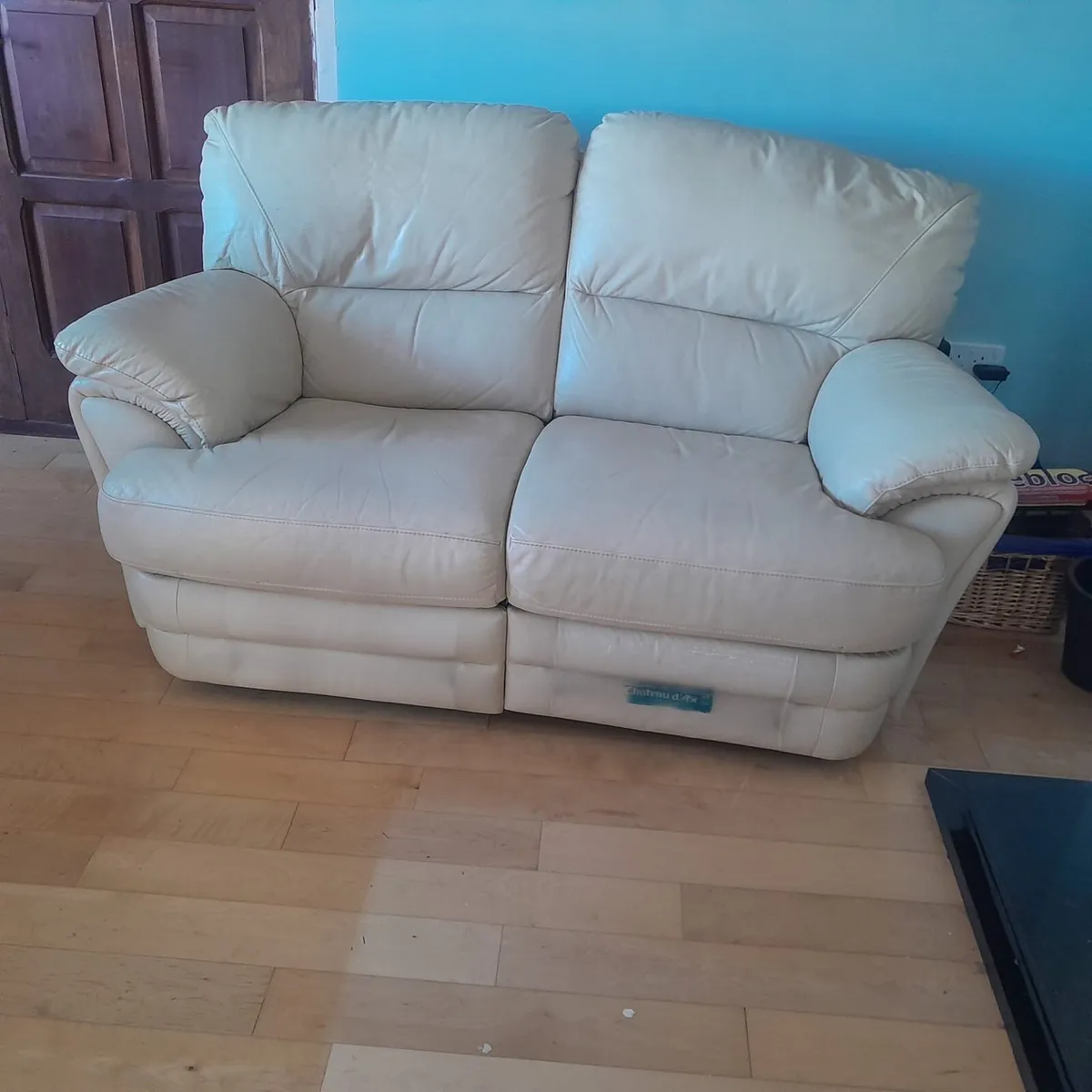 Suite of furniture - Image 1