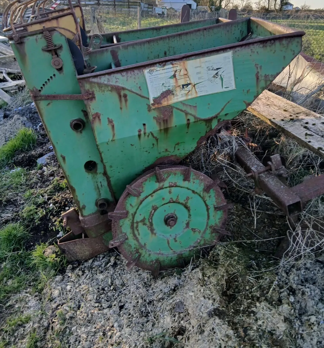 Potato planter - Image 1