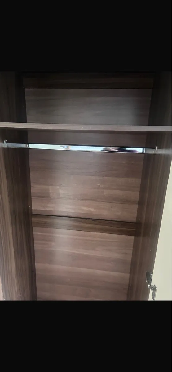 Bedroom furniture - Image 2