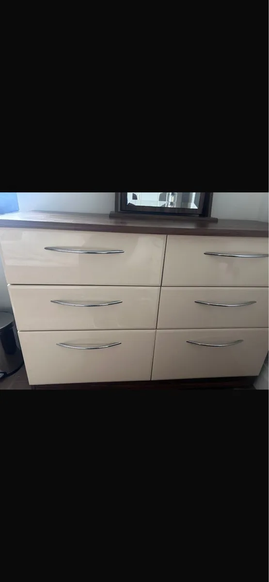 Bedroom furniture - Image 4