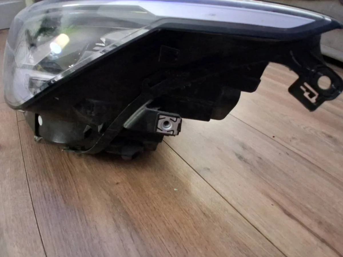 2023 vw polo headlights new shape - Image 3